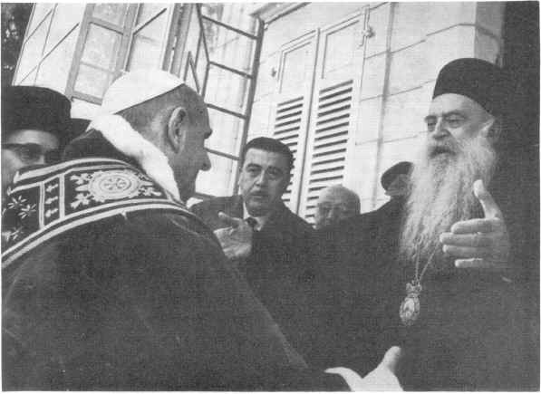Paus Paulus VI ontmoet de Patriarch van Constantinopel Athenagoras I te Jeruzalem