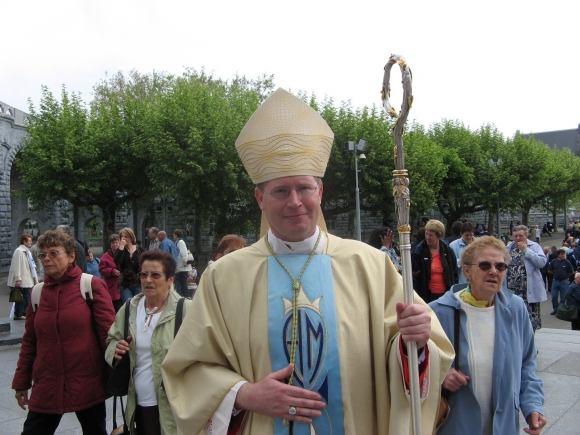 Mgr. Eijk in Lourdes (Bron: Kerknet.be)
